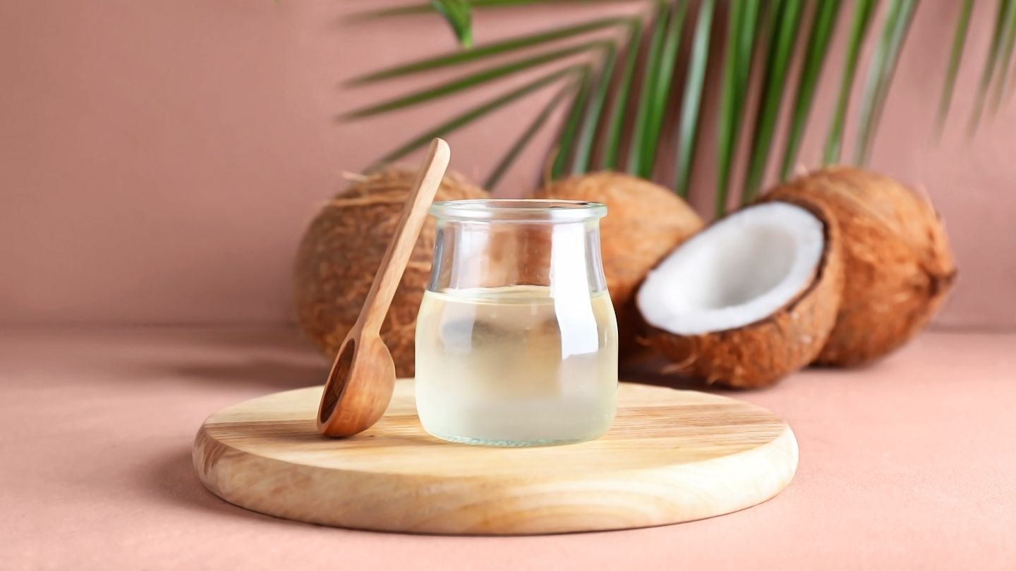 7 Skin Benefits of Coconut Oil