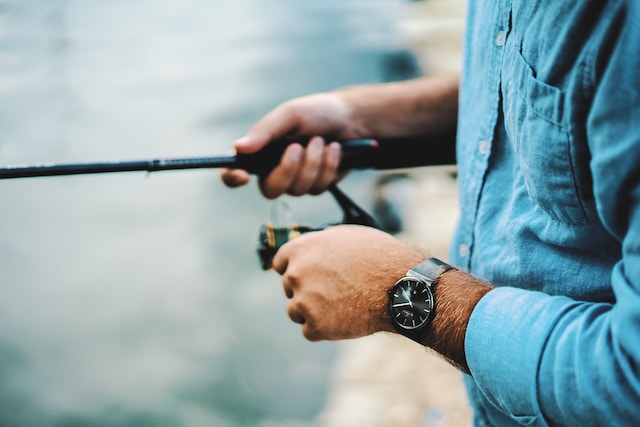 7 Simple Techniques for Successfully Getting Live Bait 4 photo of a man with a fishing rod