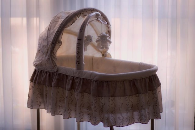 Down Under Dreamscapes: Top Bassinets for Aussie Infants  5