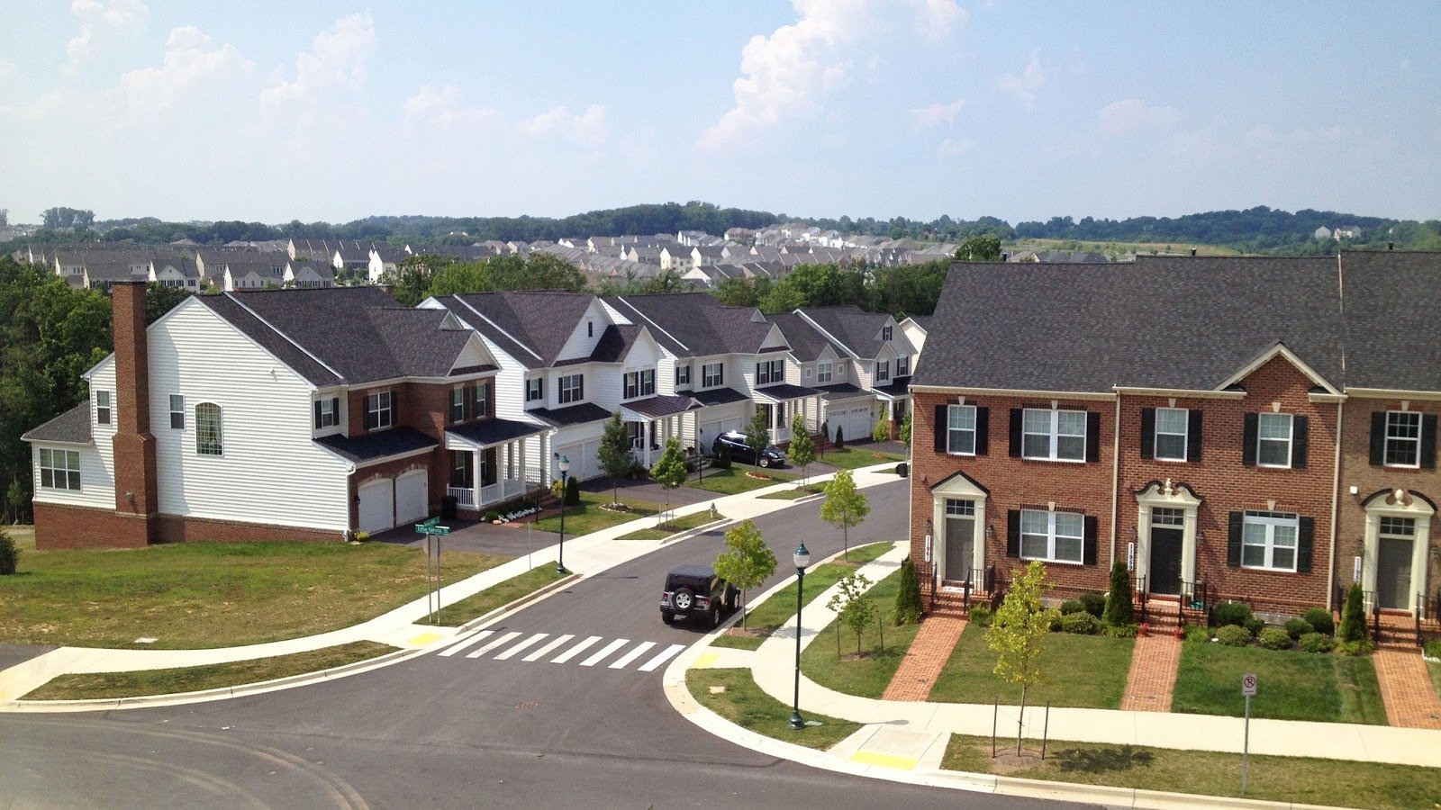 Urban vs Suburban Living: Contrasts and Considerations