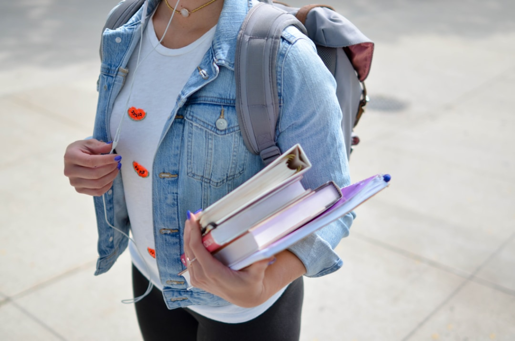 Becoming an Event Planner: A Guide for Aspiring High School Students 1 Becoming an Event Planner: A Guide for Aspiring High School Students 1