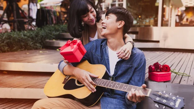 9 Amazing Gift Ideas for Your Music Enthusiast Boyfriend   4